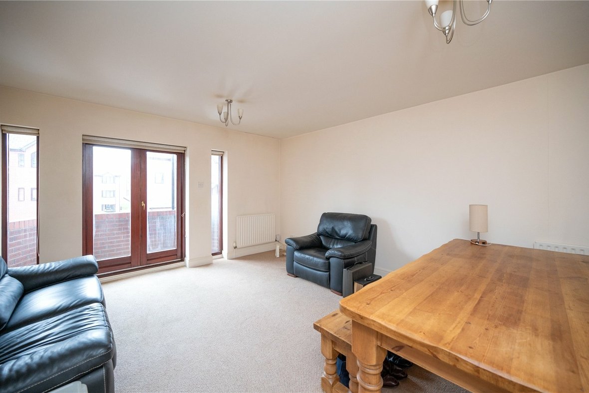 2 Bedroom Apartment LetApartment Let in Ashtree Court, St. Albans, Hertfordshire - View 3 - Collinson Hall