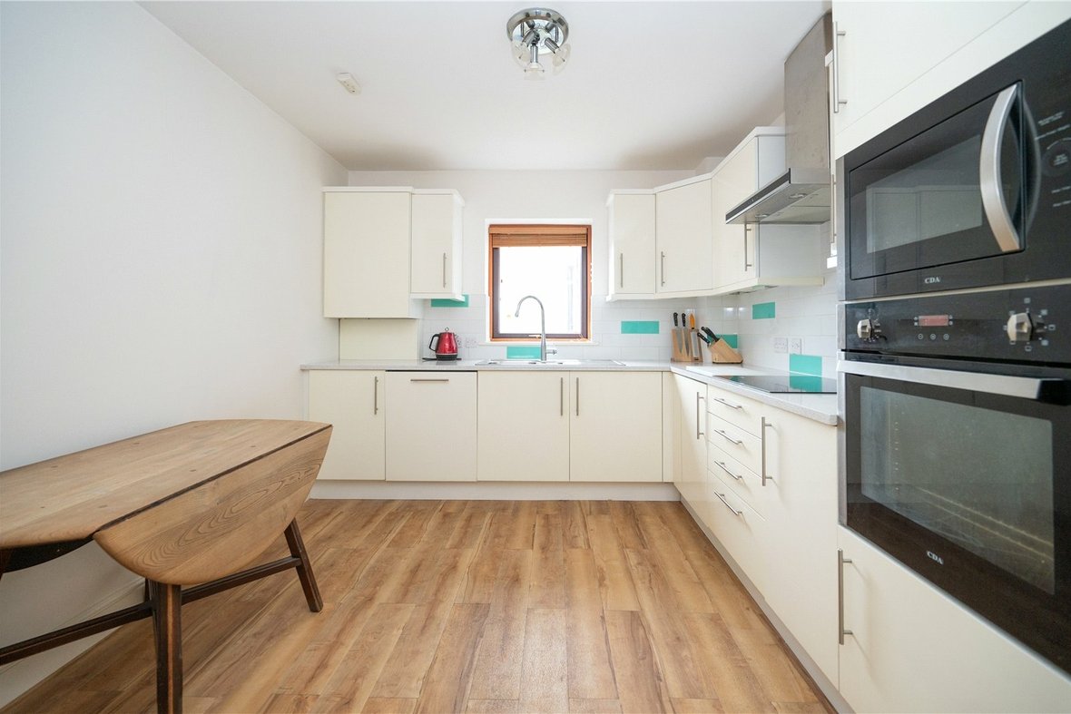 2 Bedroom Apartment LetApartment Let in Ashtree Court, St. Albans, Hertfordshire - View 6 - Collinson Hall