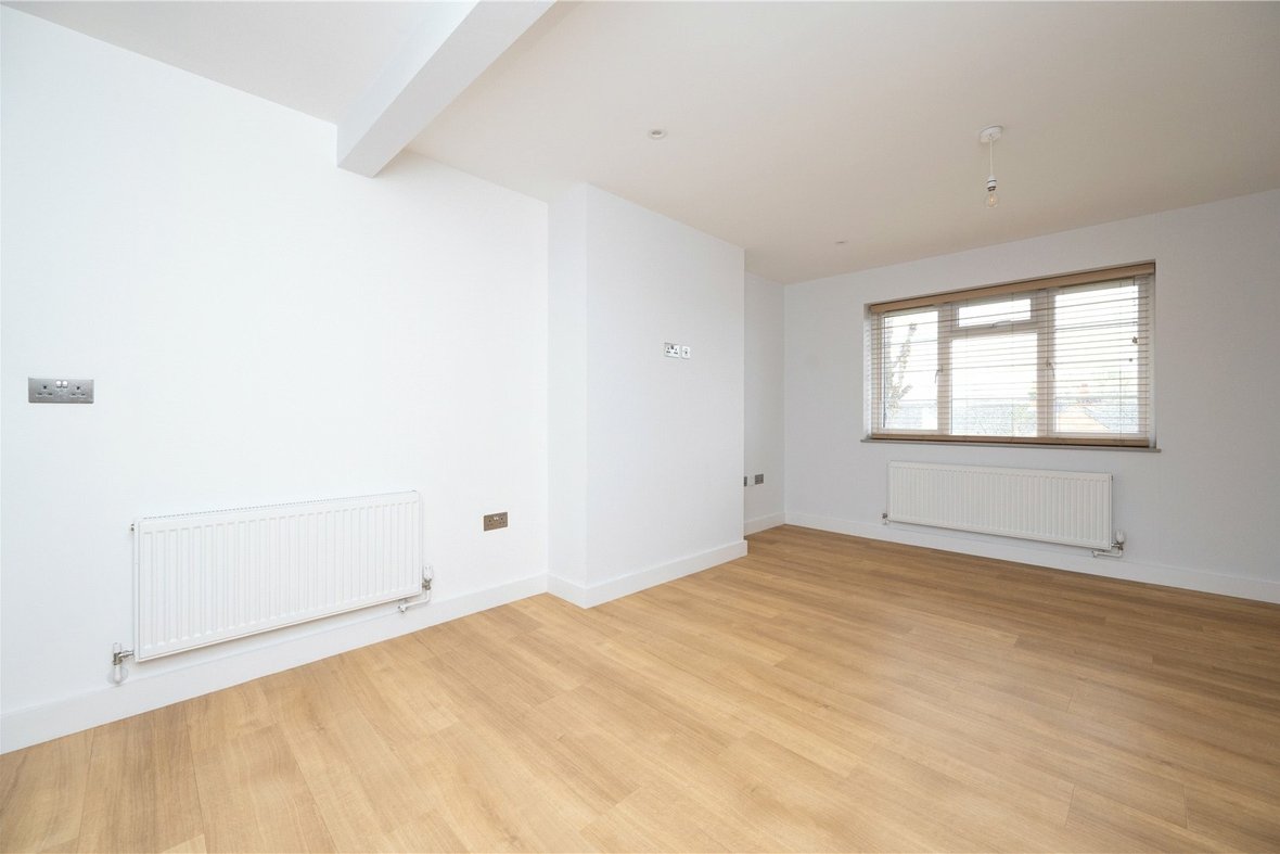 2 Bedroom Apartment LetApartment Let in The Lawns, Mount Pleasant, St. Albans - View 5 - Collinson Hall