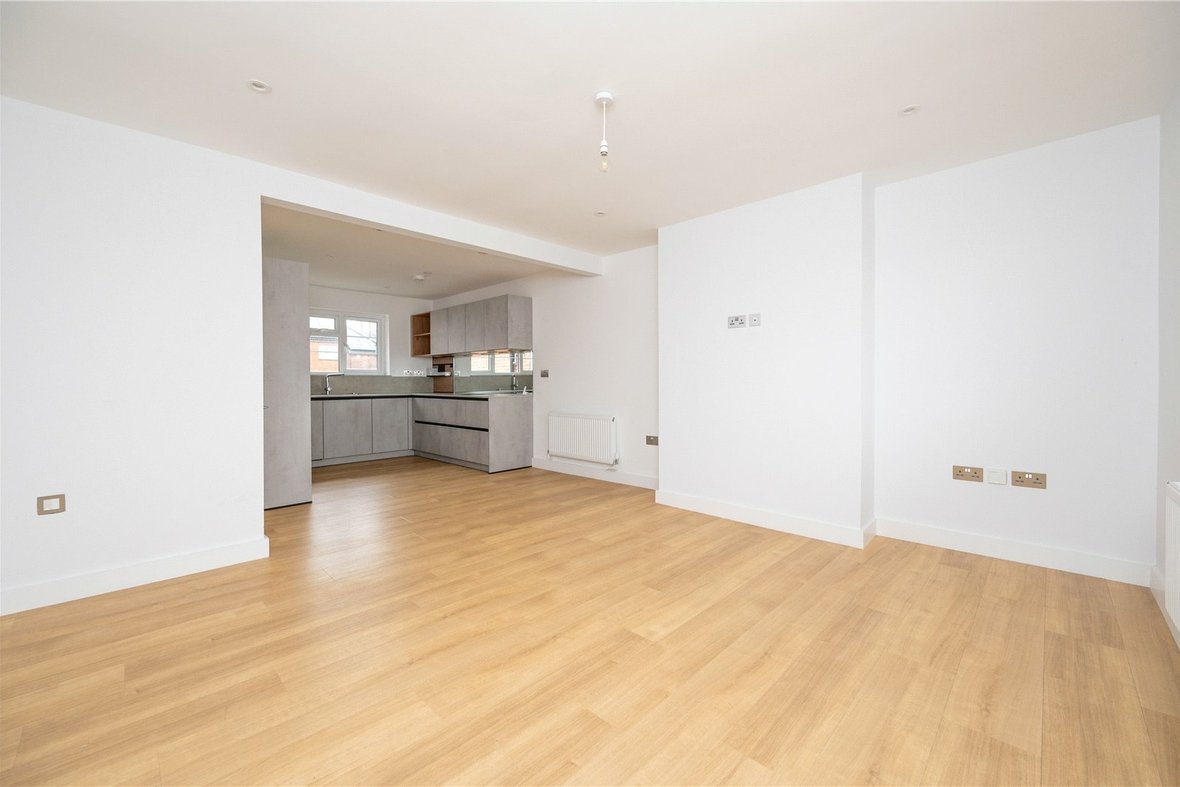 2 Bedroom Apartment LetApartment Let in The Lawns, Mount Pleasant, St. Albans - View 3 - Collinson Hall