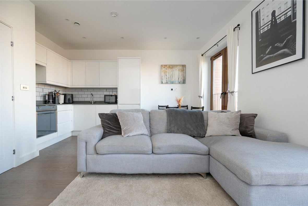 2 Bedroom Apartment Sold Subject to ContractApartment Sold Subject to Contract in Grosvenor Road, St. Albans, Hertfordshire - View 11 - Collinson Hall