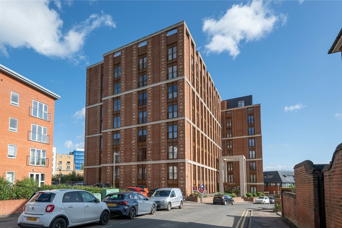 2 Bedroom Apartment Sold Subject to ContractApartment Sold Subject to Contract in Grosvenor Road, St. Albans, Hertfordshire - View 3 - Collinson Hall