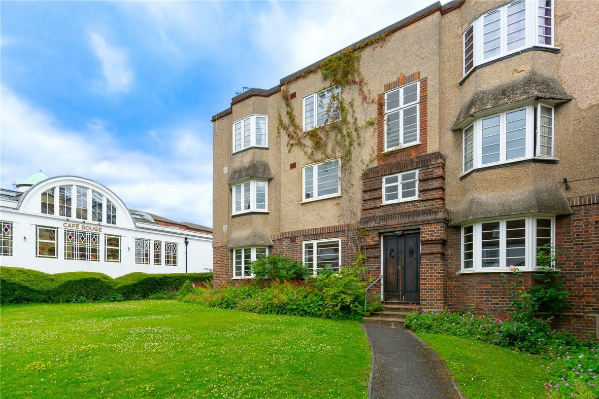 2 Bedroom Apartment Let AgreedApartment Let Agreed in Abbey Court, Holywell Hill, St. Albans - View 1 - Collinson Hall