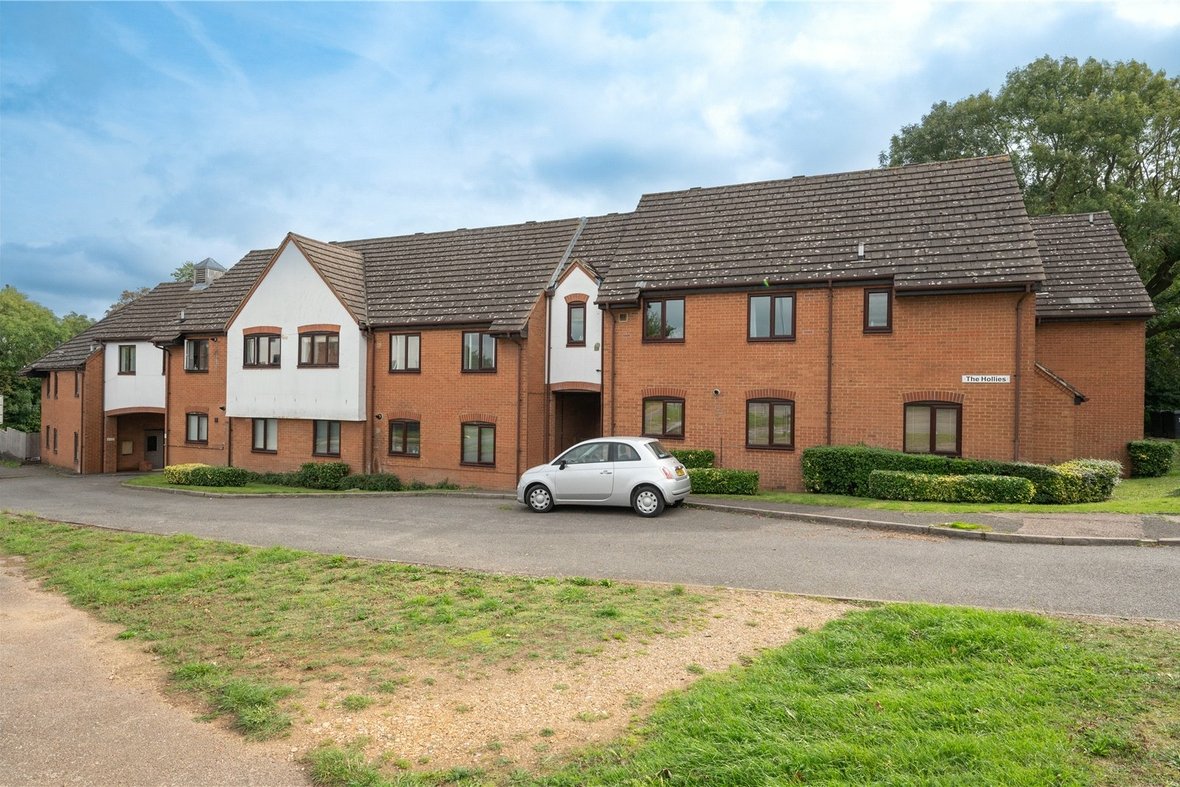 2 Bedroom Apartment LetApartment Let in Great North Road, Welwyn Garden City, Hertfordshire - View 1 - Collinson Hall