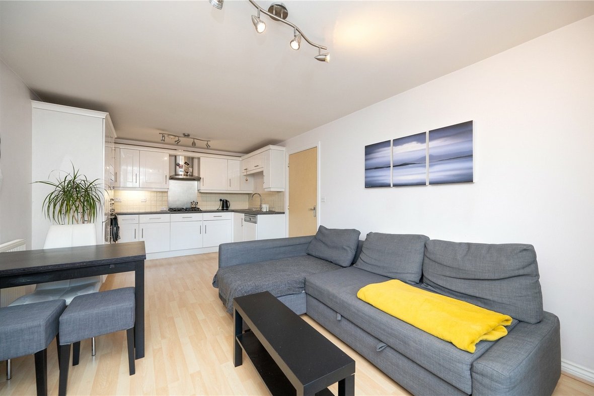 2 Bedroom Apartment LetApartment Let in Flat 5, Loyd Court, 63 Russet Drive, St. Albans - View 1 - Collinson Hall