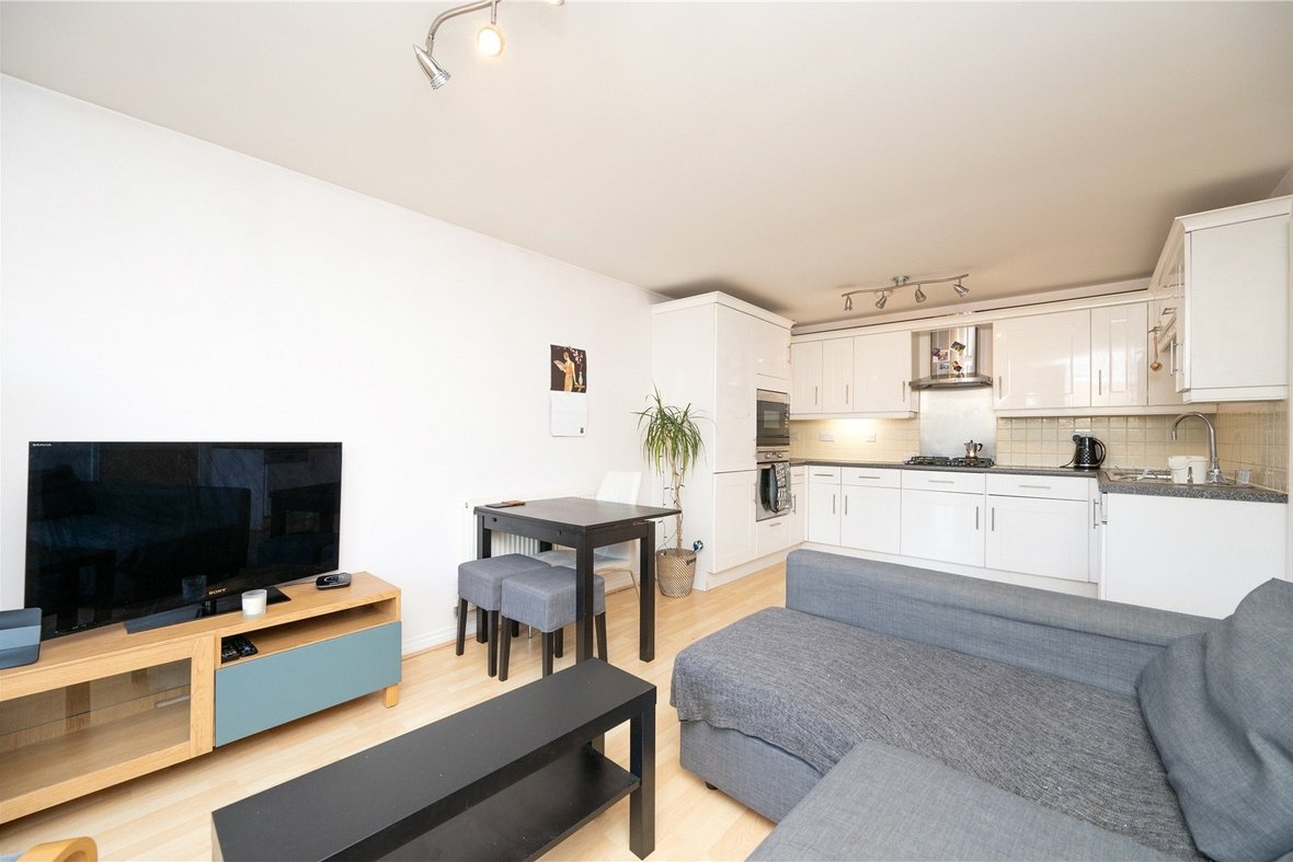 2 Bedroom Apartment LetApartment Let in Flat 5, Loyd Court, 63 Russet Drive, St. Albans - View 9 - Collinson Hall