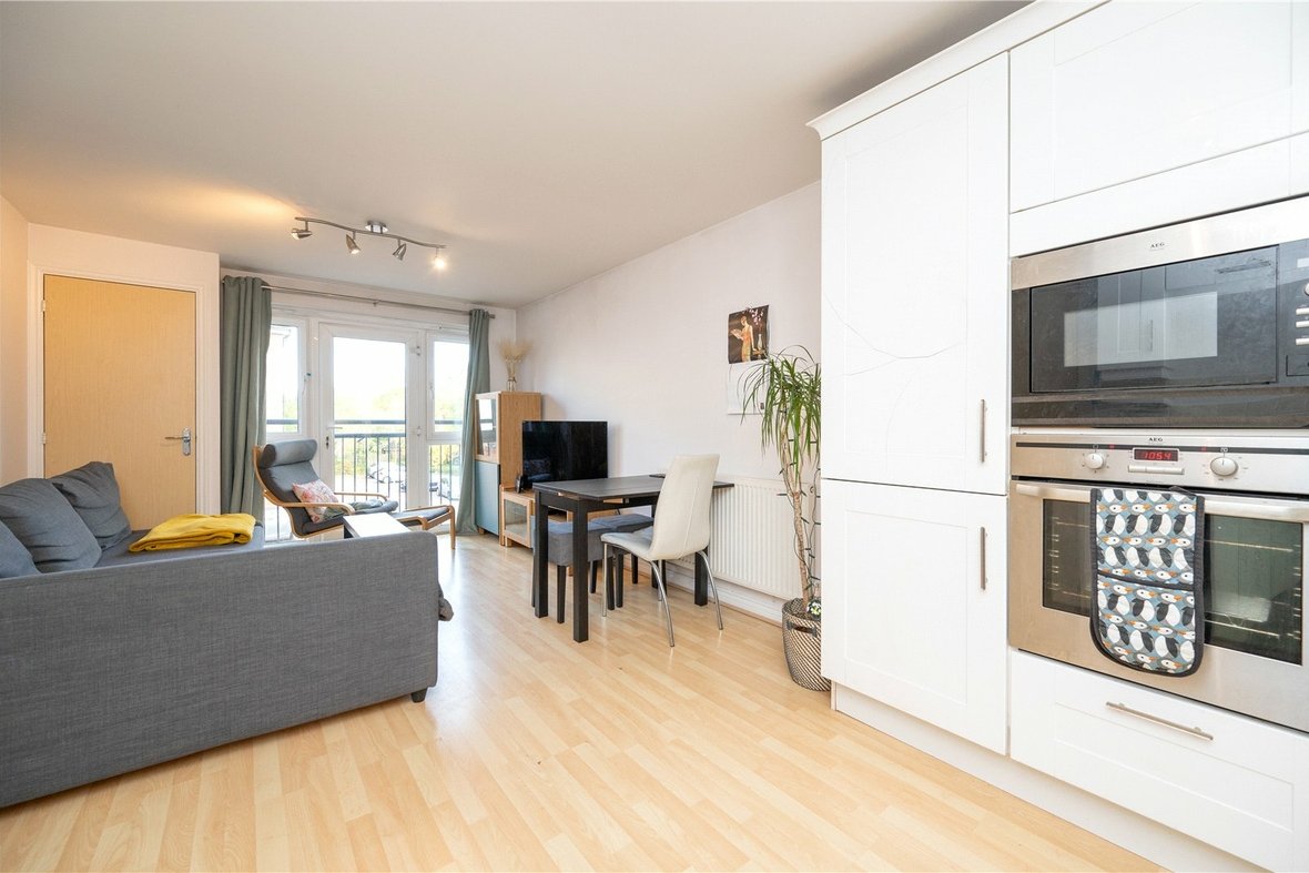 2 Bedroom Apartment LetApartment Let in Flat 5, Loyd Court, 63 Russet Drive, St. Albans - View 3 - Collinson Hall