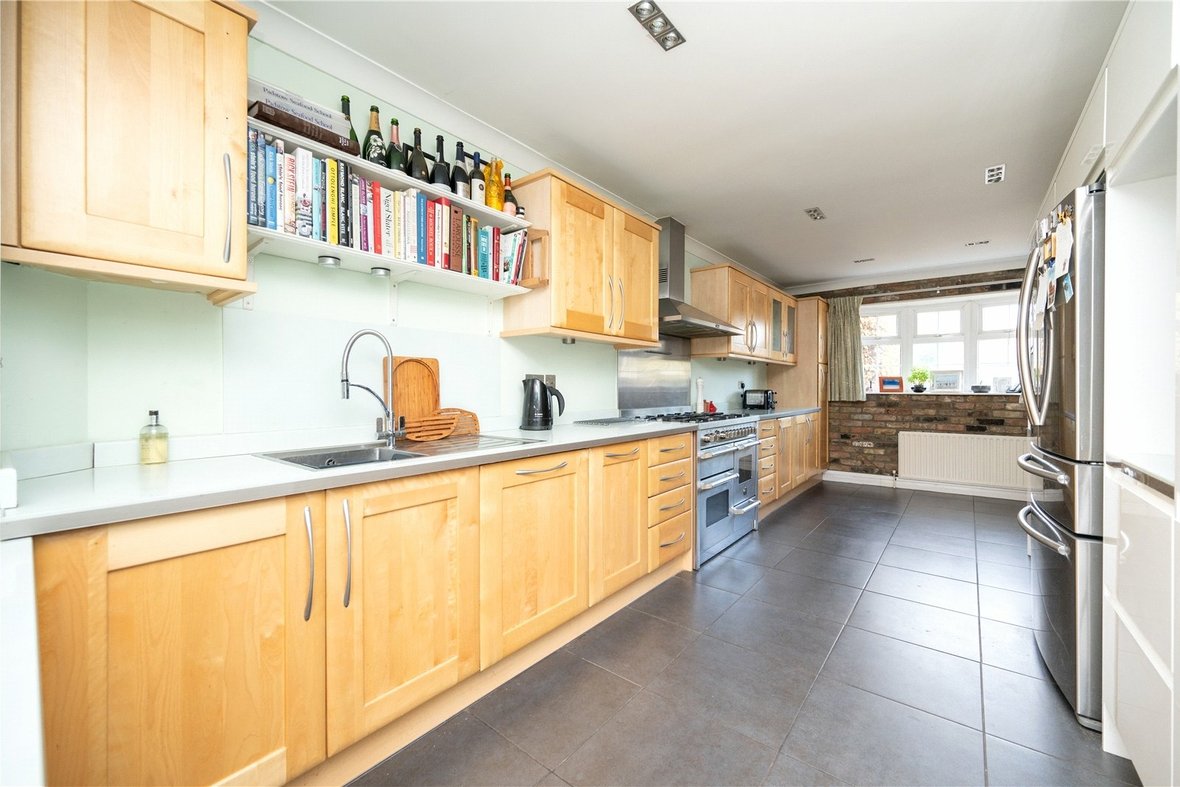 5 Bedroom House For SaleHouse For Sale in Park Street Lane, Park Street, St Albans - View 14 - Collinson Hall