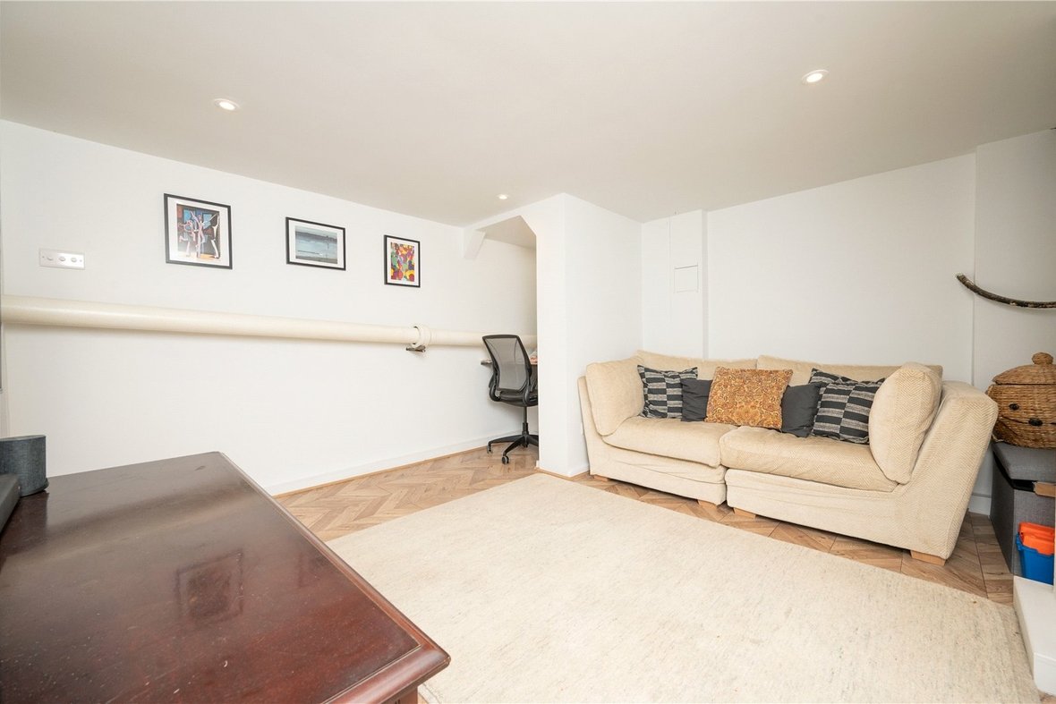 3 Bedroom House For SaleHouse For Sale in High Street, London Colney, St. Albans - View 13 - Collinson Hall