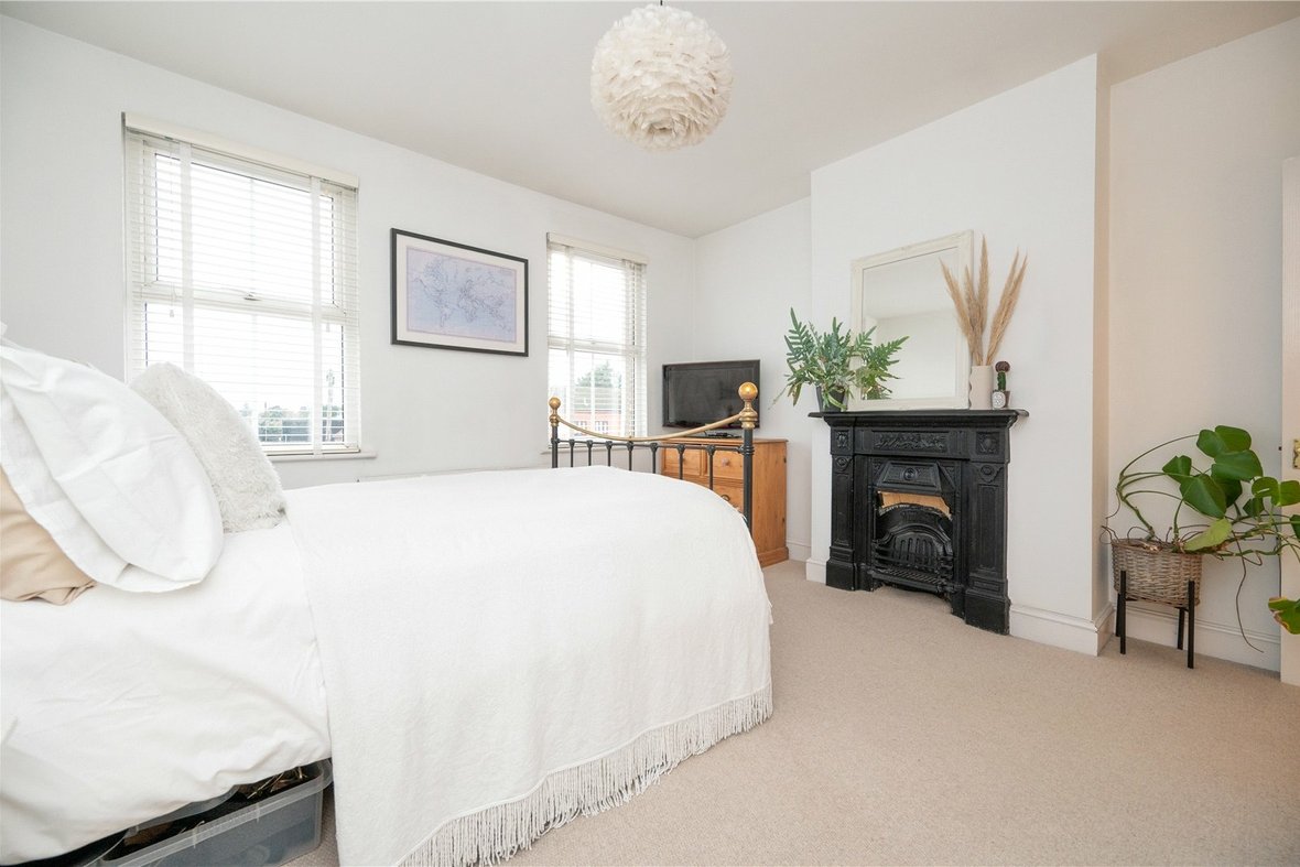 3 Bedroom House For SaleHouse For Sale in High Street, London Colney, St. Albans - View 9 - Collinson Hall