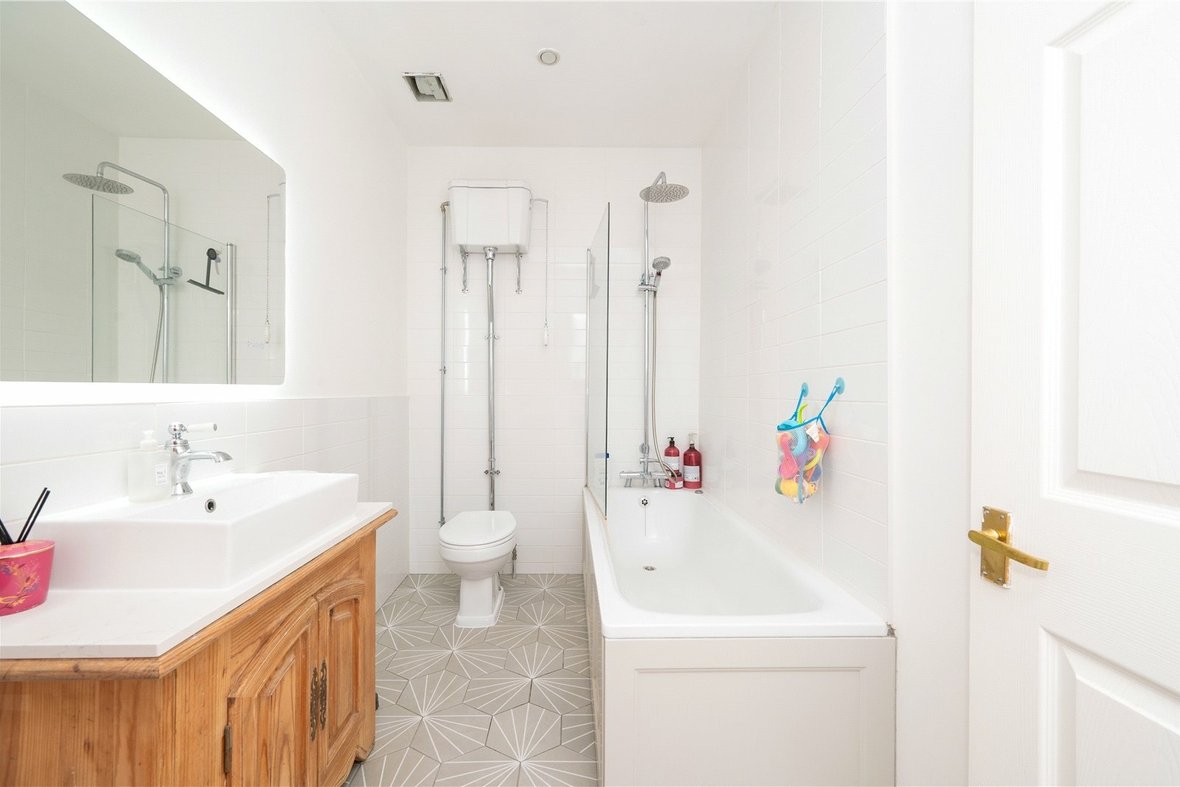 3 Bedroom House For SaleHouse For Sale in High Street, London Colney, St. Albans - View 9 - Collinson Hall