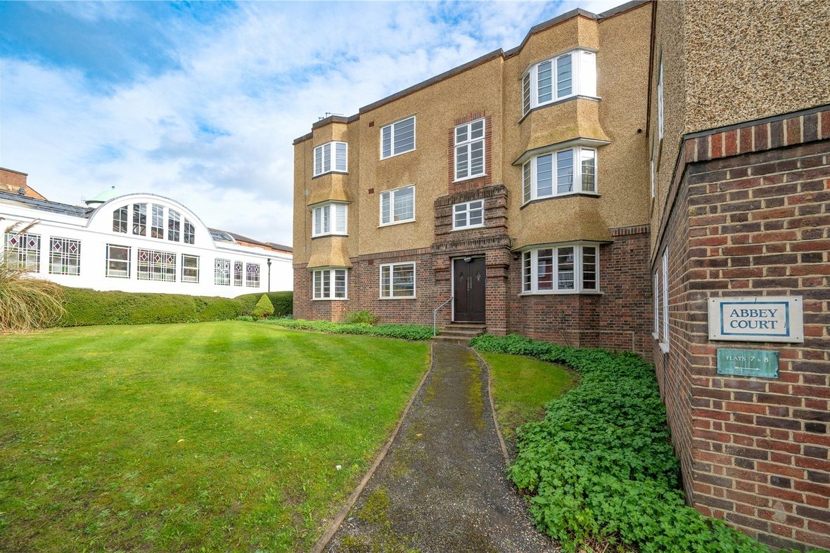 2 Bedroom Apartment For SaleApartment For Sale in Abbey Court, Holywell Hill, St. Albans - View 4 - Collinson Hall
