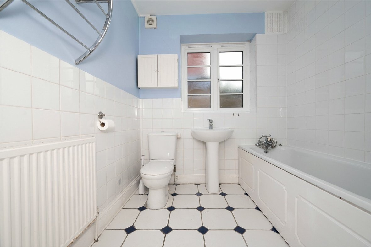 2 Bedroom Apartment For SaleApartment For Sale in Abbey Court, Holywell Hill, St. Albans - View 11 - Collinson Hall