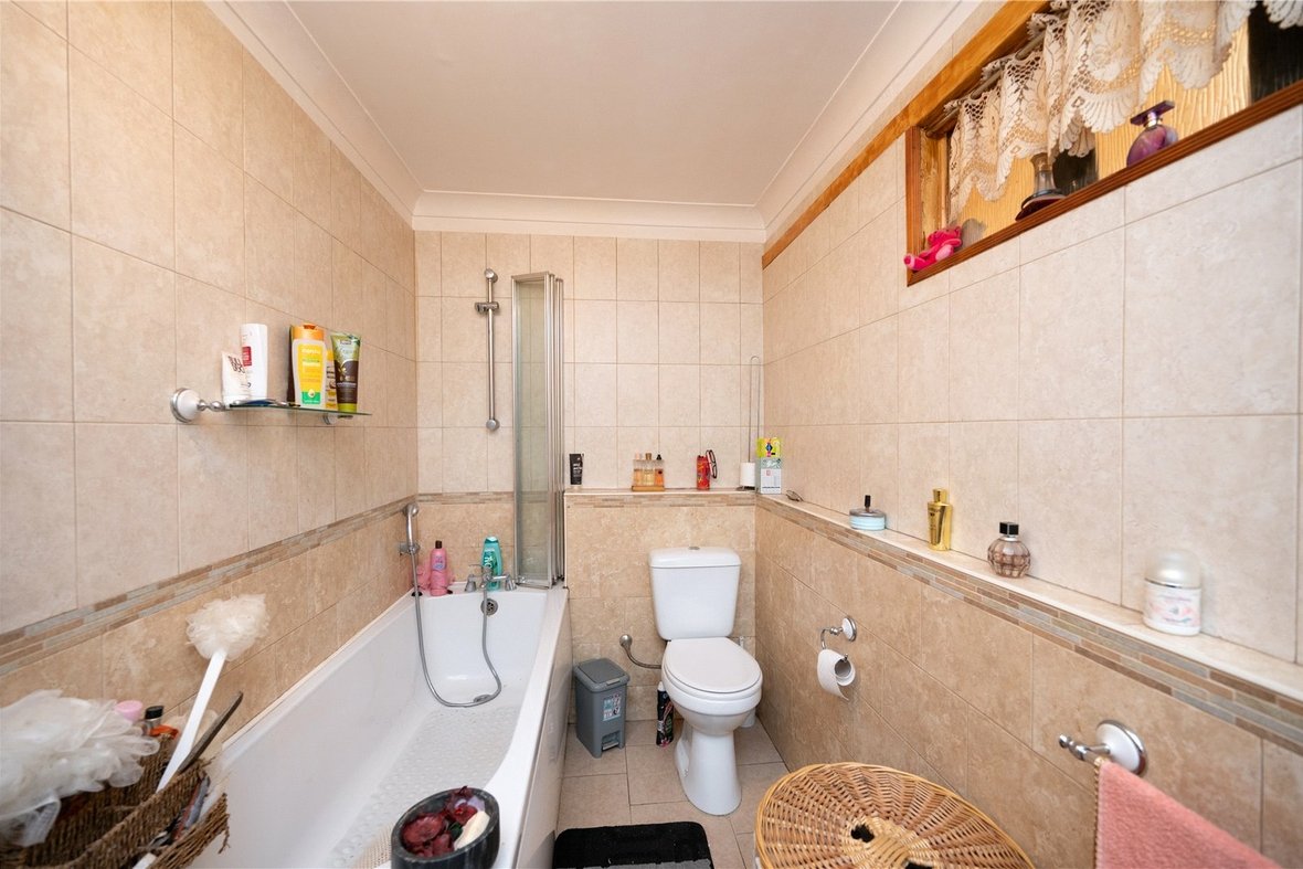 3 Bedroom House For SaleHouse For Sale in Cotlandswick, London Colney, St. Albans - View 11 - Collinson Hall