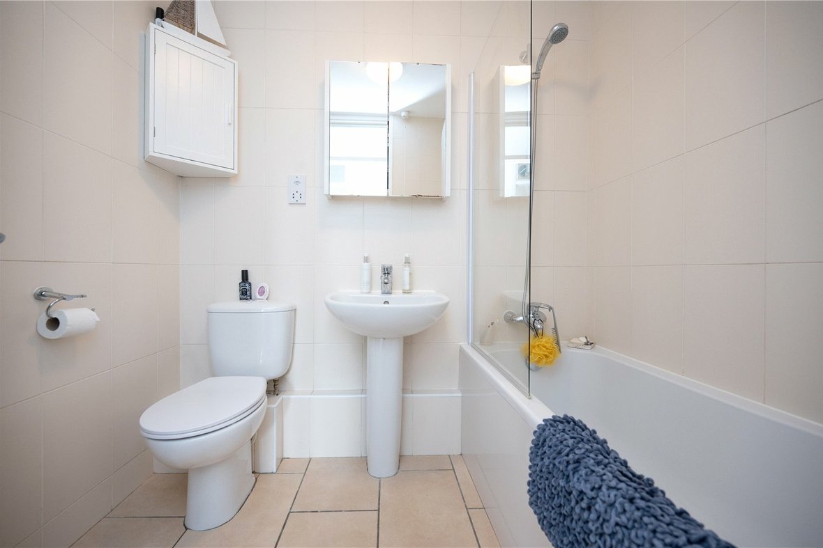 2 Bedroom Apartment Sold Subject to ContractApartment Sold Subject to Contract in Christchurch Close, St Albans, Hertfordshire - View 9 - Collinson Hall