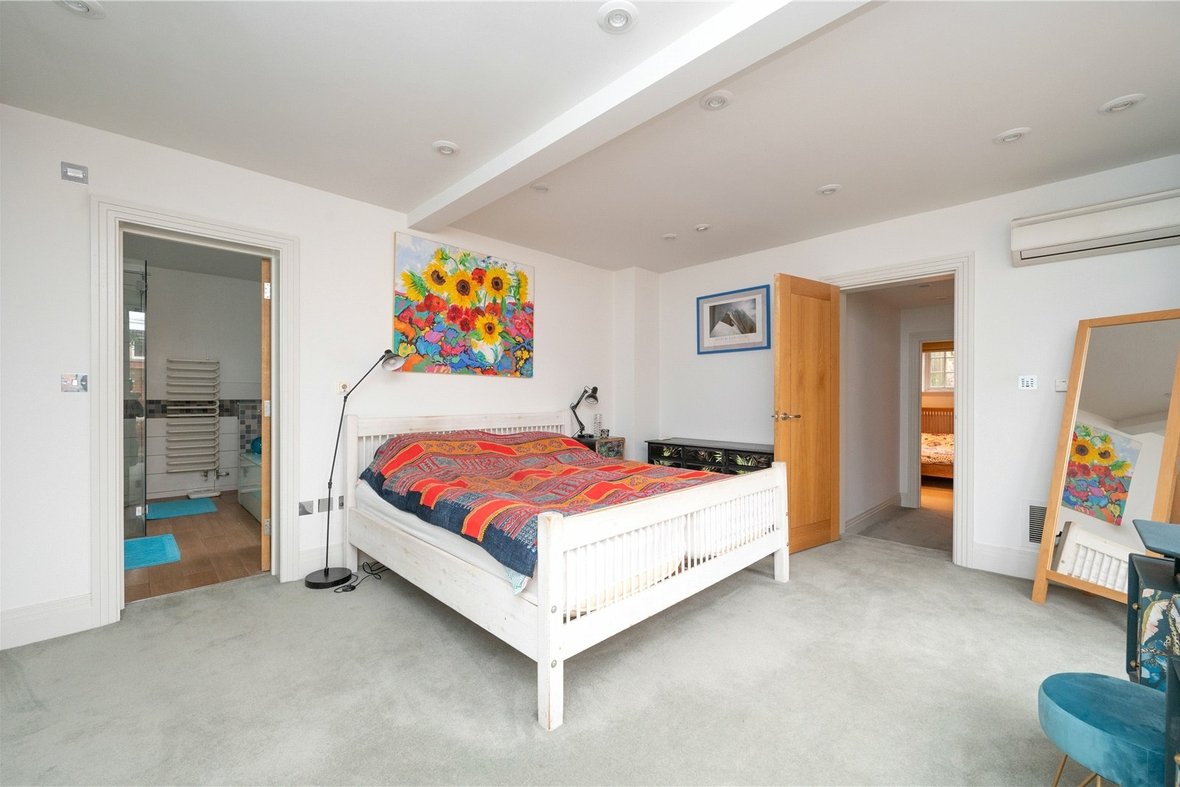 4 Bedroom House For SaleHouse For Sale in Trevelyan Place, St. Stephens Hill, St. Albans - View 15 - Collinson Hall