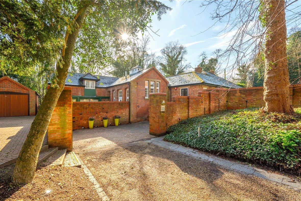 4 Bedroom House For SaleHouse For Sale in Trevelyan Place, St. Stephens Hill, St. Albans - View 1 - Collinson Hall