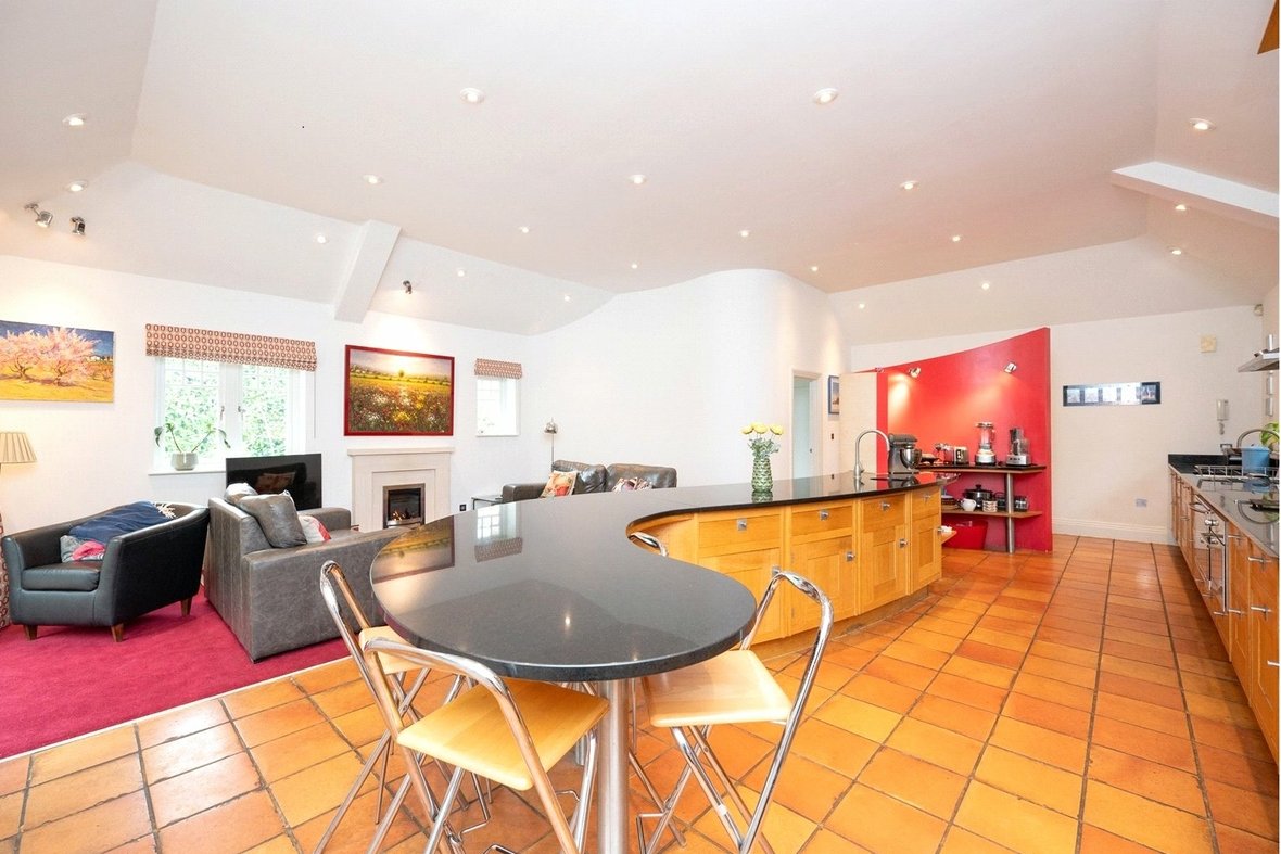 4 Bedroom House For SaleHouse For Sale in Trevelyan Place, St. Stephens Hill, St. Albans - View 4 - Collinson Hall