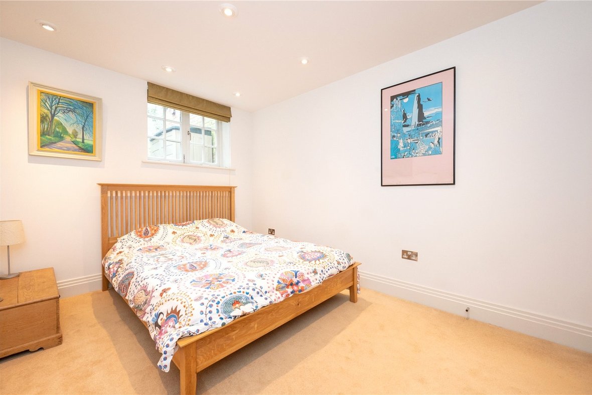 4 Bedroom House For SaleHouse For Sale in Trevelyan Place, St. Stephens Hill, St. Albans - View 17 - Collinson Hall