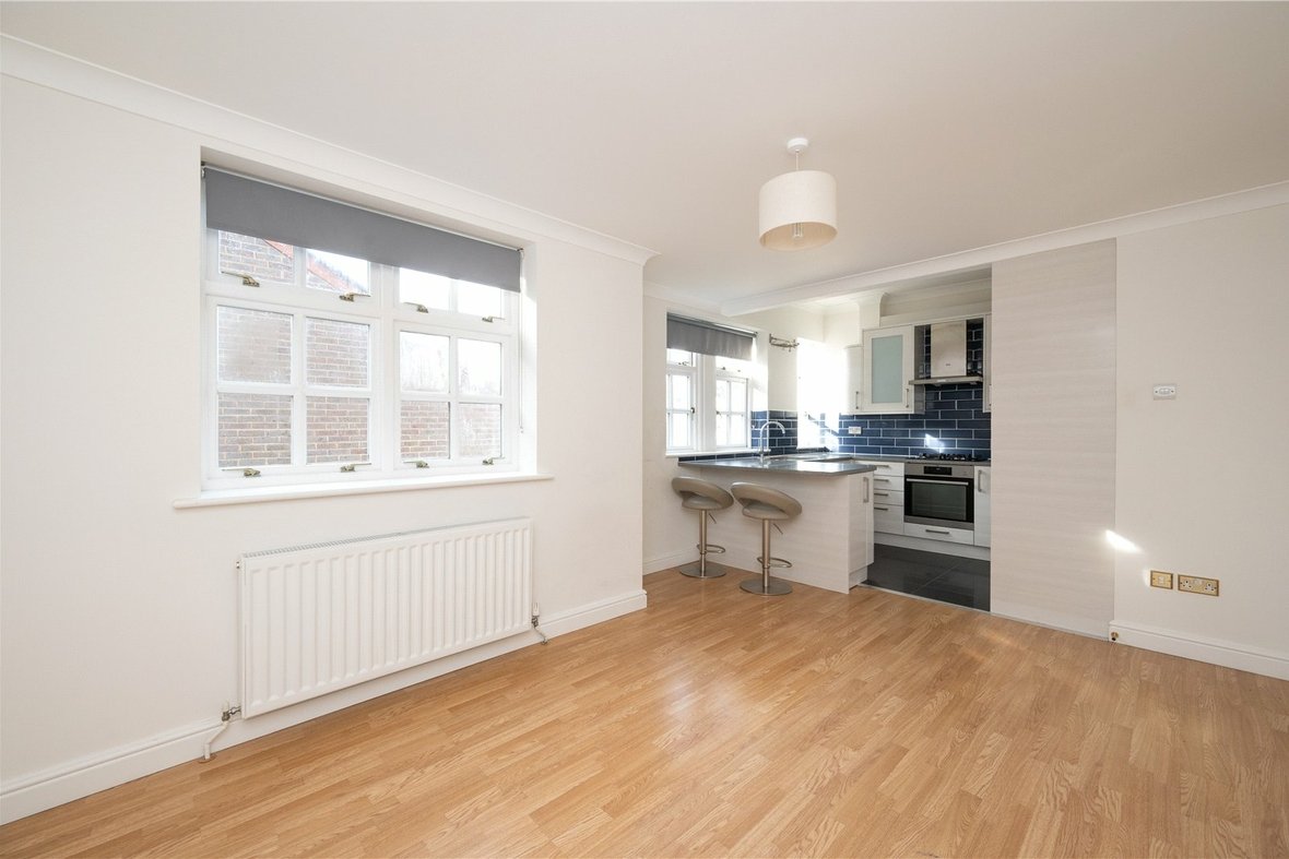 2 Bedroom Apartment Let AgreedApartment Let Agreed in Milliners Court, Lattimore Road, St. Albans - View 3 - Collinson Hall