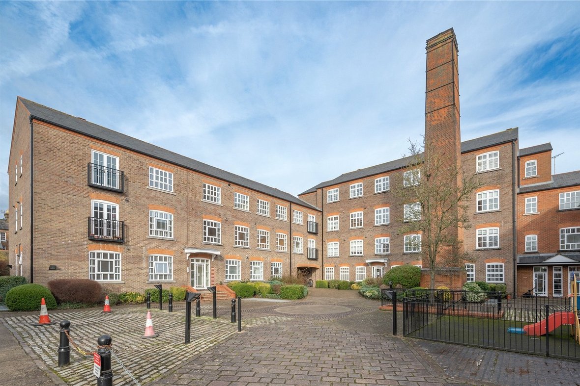 2 Bedroom Apartment Let AgreedApartment Let Agreed in Milliners Court, Lattimore Road, St. Albans - View 1 - Collinson Hall