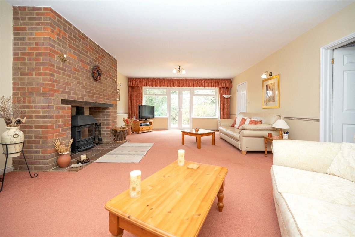 3 Bedroom Bungalow Let AgreedBungalow Let Agreed in Mayflower Road, Park Street, St. Albans - View 6 - Collinson Hall