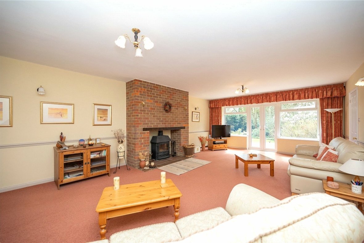 3 Bedroom Bungalow Let AgreedBungalow Let Agreed in Mayflower Road, Park Street, St. Albans - View 2 - Collinson Hall