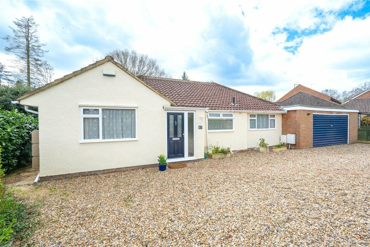 3 Bedroom Bungalow Let AgreedBungalow Let Agreed in Mayflower Road, Park Street, St. Albans - View 1 - Collinson Hall