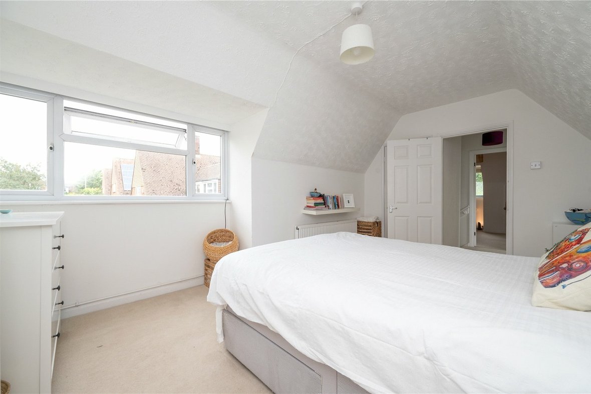 3 Bedroom House Sold Subject to ContractHouse Sold Subject to Contract in South Close, St. Albans, Hertfordshire - View 6 - Collinson Hall