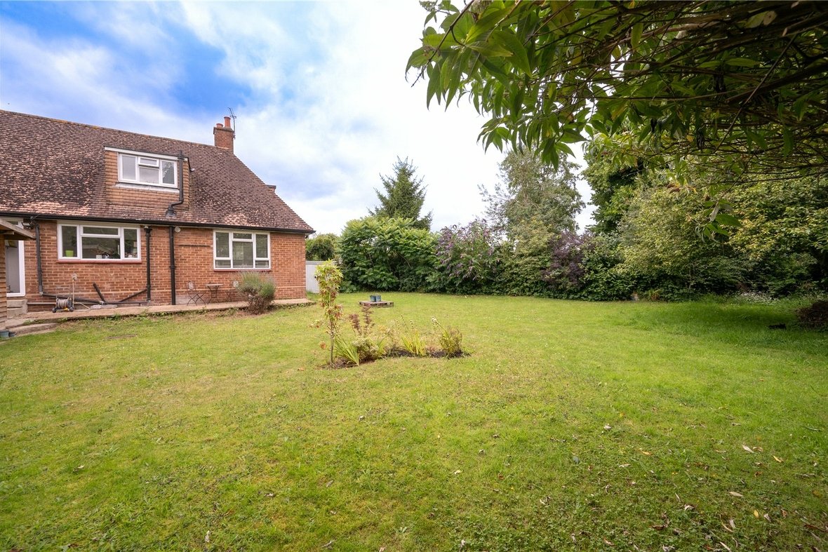 3 Bedroom House Sold Subject to ContractHouse Sold Subject to Contract in South Close, St. Albans, Hertfordshire - View 15 - Collinson Hall