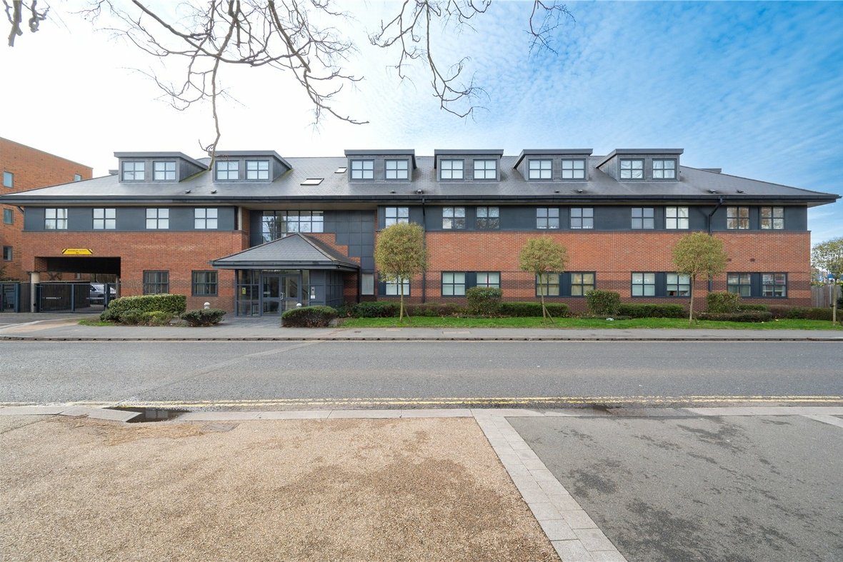 1 Bedroom Apartment Let AgreedApartment Let Agreed in Great North Road, Hatfield, Hertfordshire - View 7 - Collinson Hall