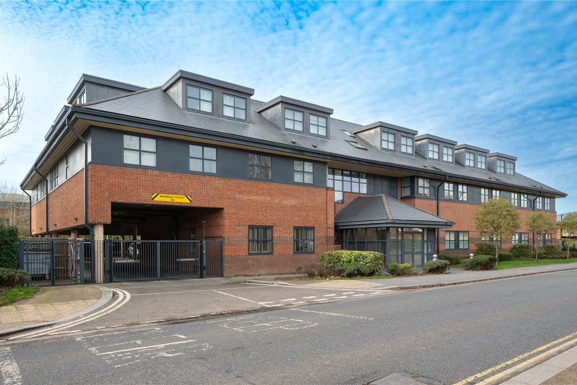 1 Bedroom Apartment Let AgreedApartment Let Agreed in Great North Road, Hatfield, Hertfordshire - View 1 - Collinson Hall