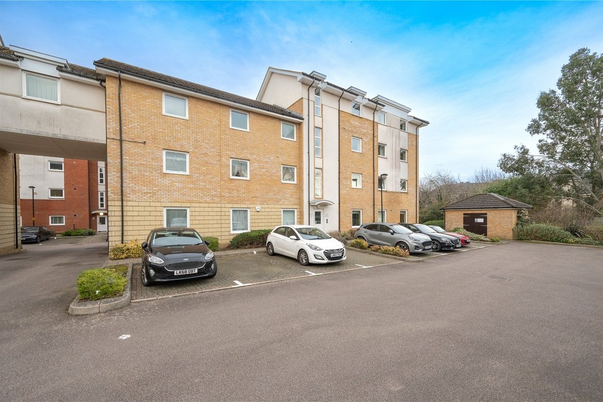 2 Bedroom Apartment For SaleApartment For Sale in Bakers Close, St. Albans, Hertfordshire - View 10 - Collinson Hall