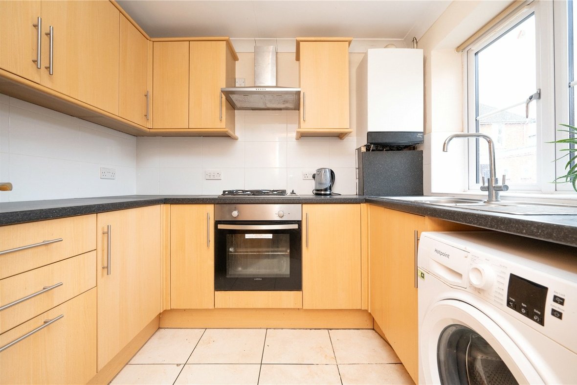 3 Bedroom House To LetHouse To Let in Waverley Road, St. Albans, Hertfordshire - View 2 - Collinson Hall