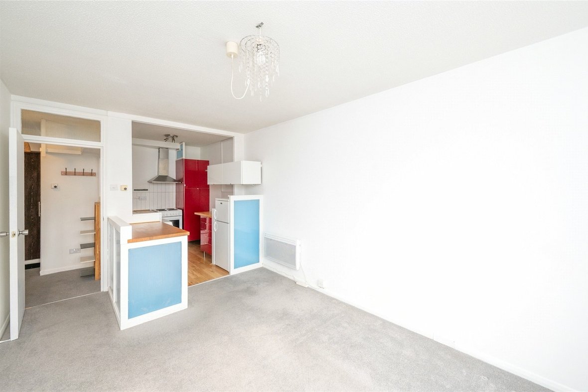 1 Bedroom Apartment Sold Subject to ContractApartment Sold Subject to Contract in Battlefield Road, St. Albans, Hertfordshire - View 10 - Collinson Hall