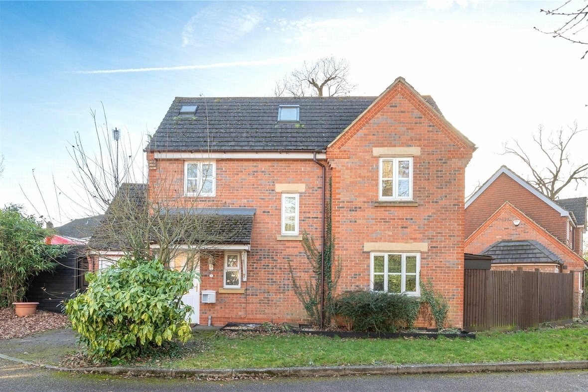 3 Bedroom House For SaleHouse For Sale in Hamlet Close, Bricket Wood, St. Albans - View 1 - Collinson Hall