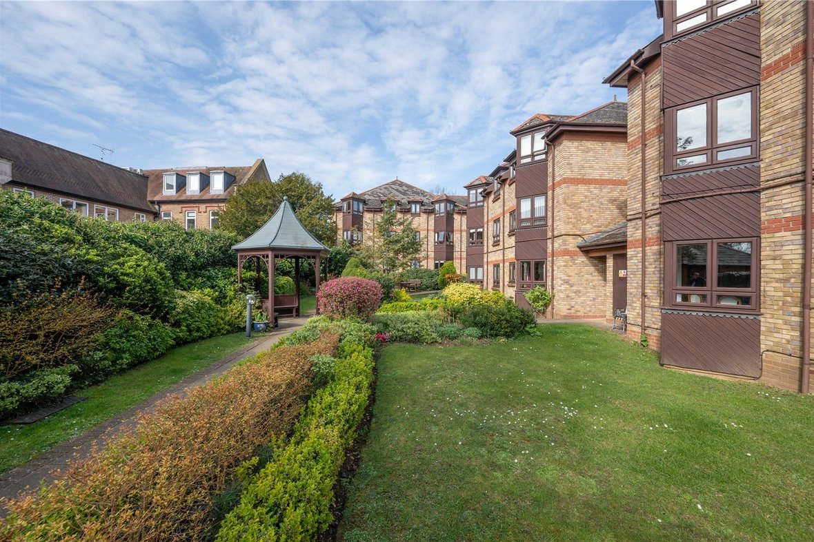 1 Bedroom Apartment For SaleApartment For Sale in Beaumonds, Upper Marlborough Road, St. Albans - View 9 - Collinson Hall