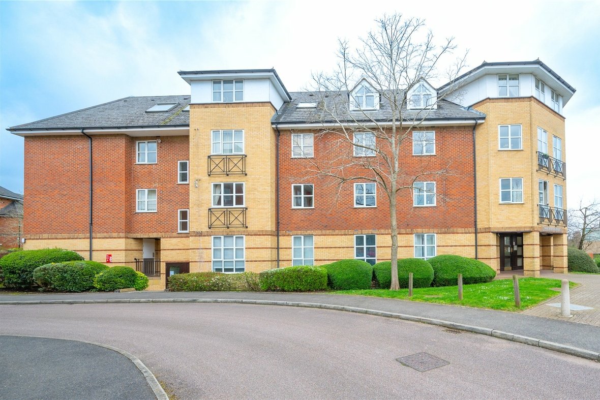 2 Bedroom Apartment For SaleApartment For Sale in Dexter Close, St. Albans, Hertfordshire - View 9 - Collinson Hall