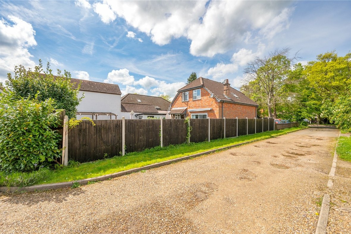3 Bedroom House For SaleHouse For Sale in Park Street Lane, Park Street, St. Albans - View 18 - Collinson Hall