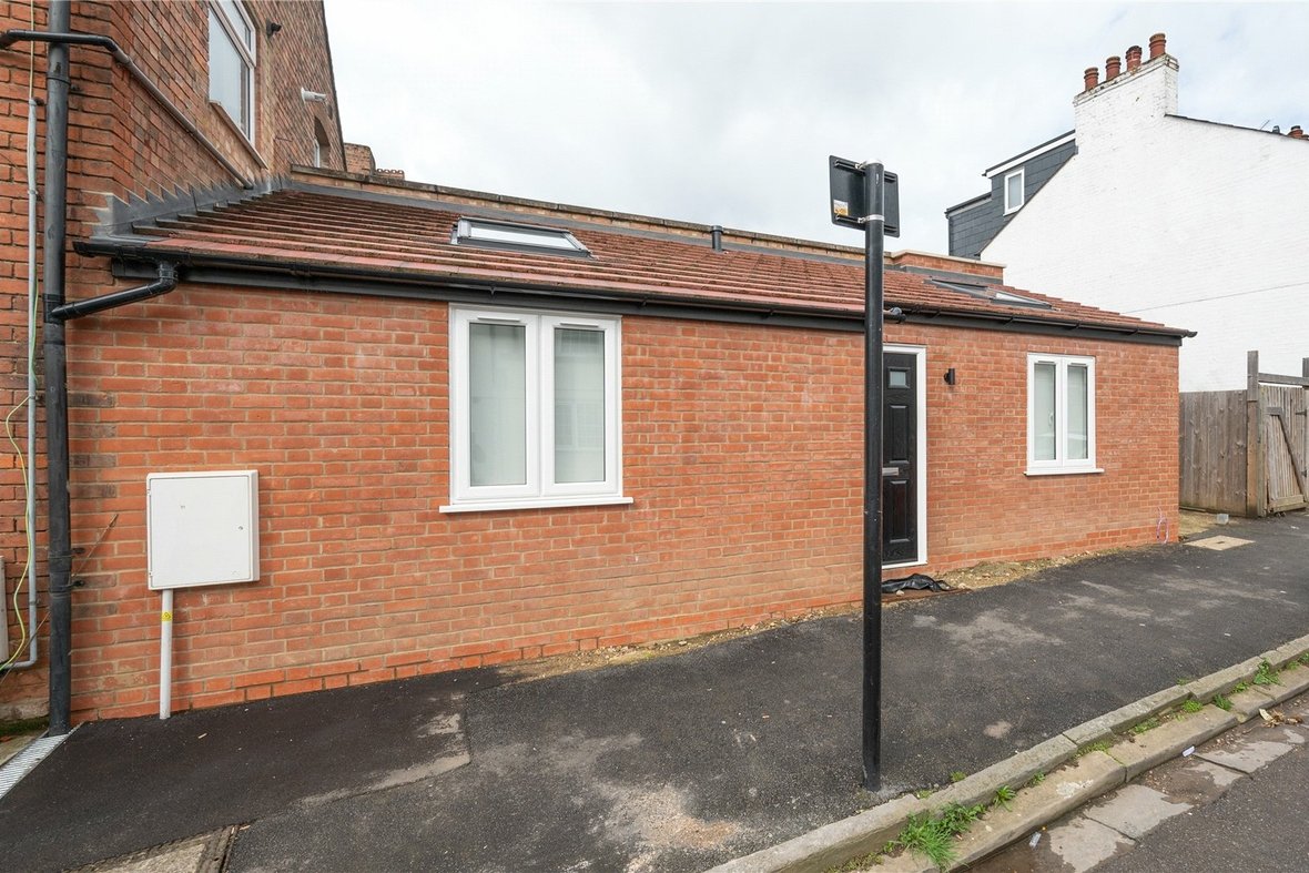 1 Bedroom Bungalow LetBungalow Let in Arthur Road, St. Albans, Hertfordshire - View 1 - Collinson Hall