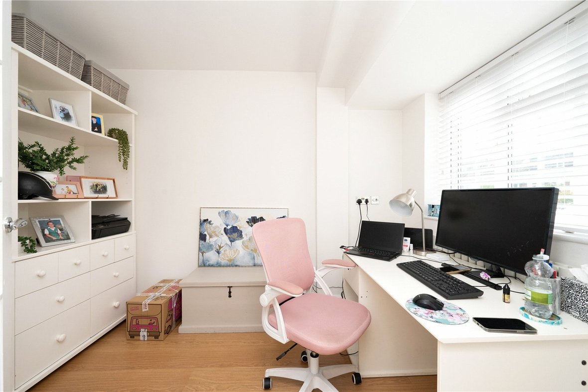 4 Bedroom House LetHouse Let in The Meads, Bricket Wood, St. Albans - View 12 - Collinson Hall