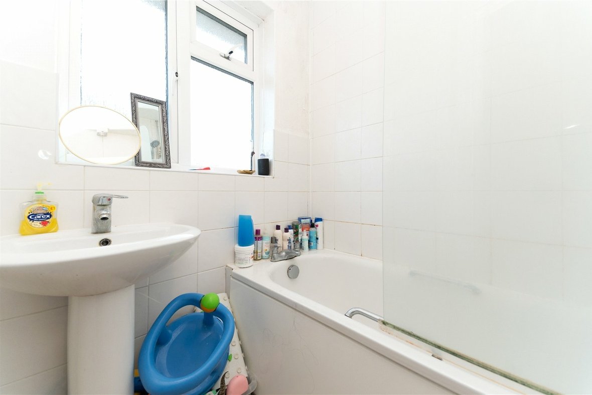3 Bedroom House Let AgreedHouse Let Agreed in Beech Road, St. Albans, Hertfordshire - View 8 - Collinson Hall
