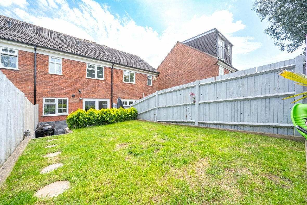 3 Bedroom House Sold Subject to ContractHouse Sold Subject to Contract in Ashdales, St. Albans, Hertfordshire - View 7 - Collinson Hall