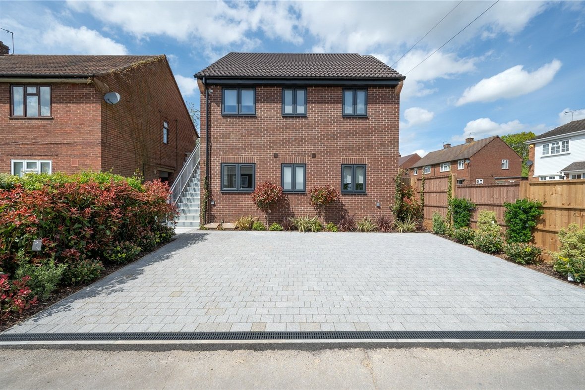 2 Bedroom Apartment Let AgreedApartment Let Agreed in Martyr Close, St. Albans, Hertfordshire - View 1 - Collinson Hall