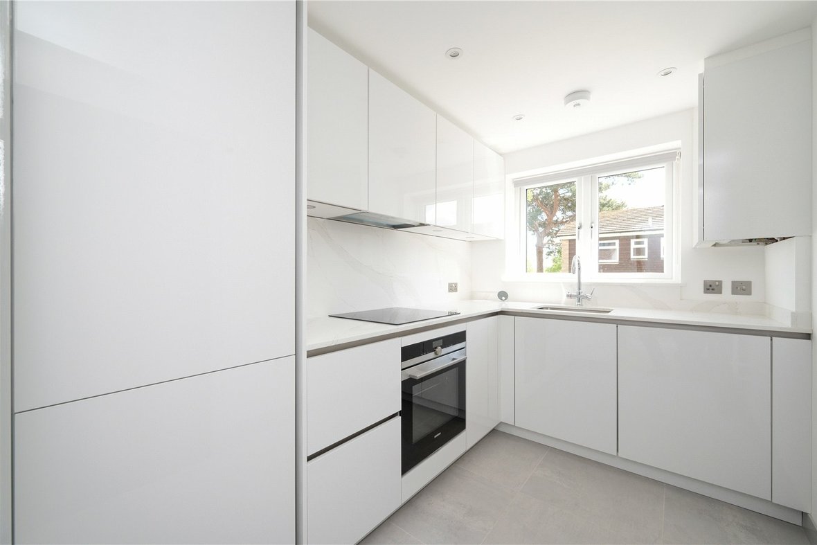 2 Bedroom Apartment Let AgreedApartment Let Agreed in Martyr Close, St. Albans, Hertfordshire - View 7 - Collinson Hall