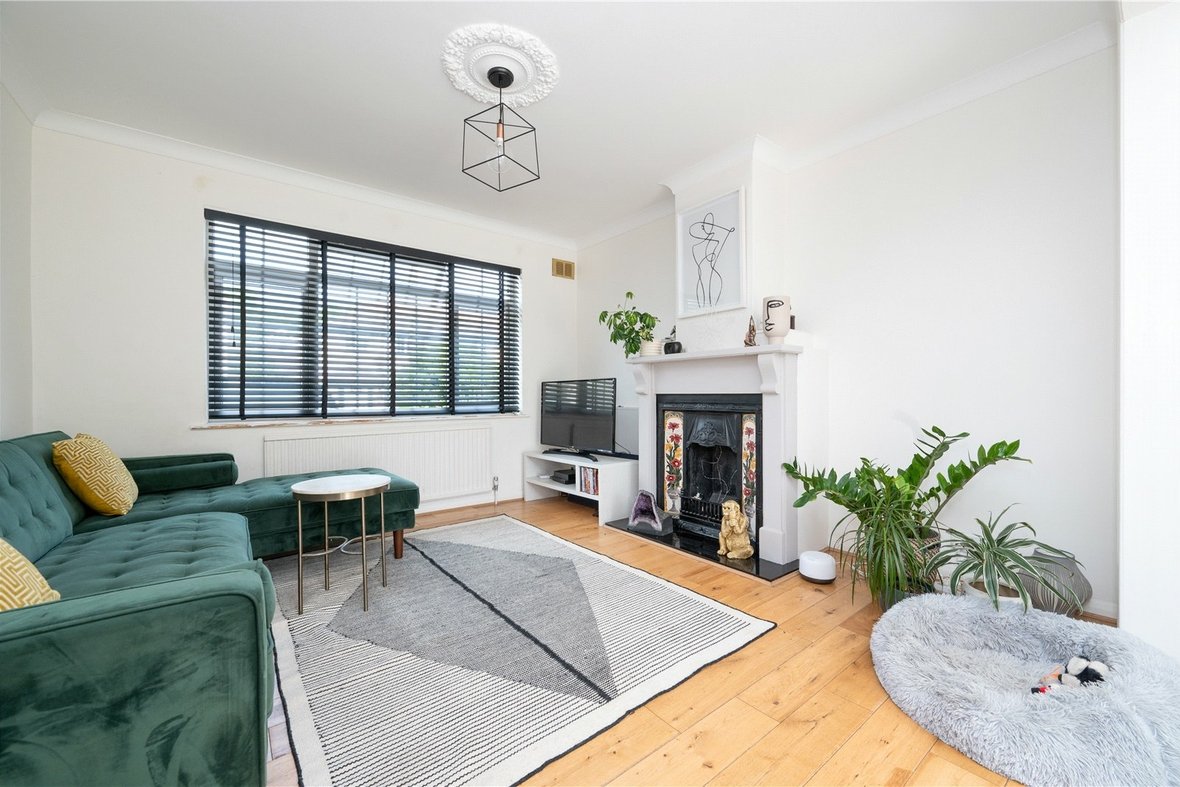 3 Bedroom House For SaleHouse For Sale in Coombes Road, London Colney, Hertfordshire - View 3 - Collinson Hall