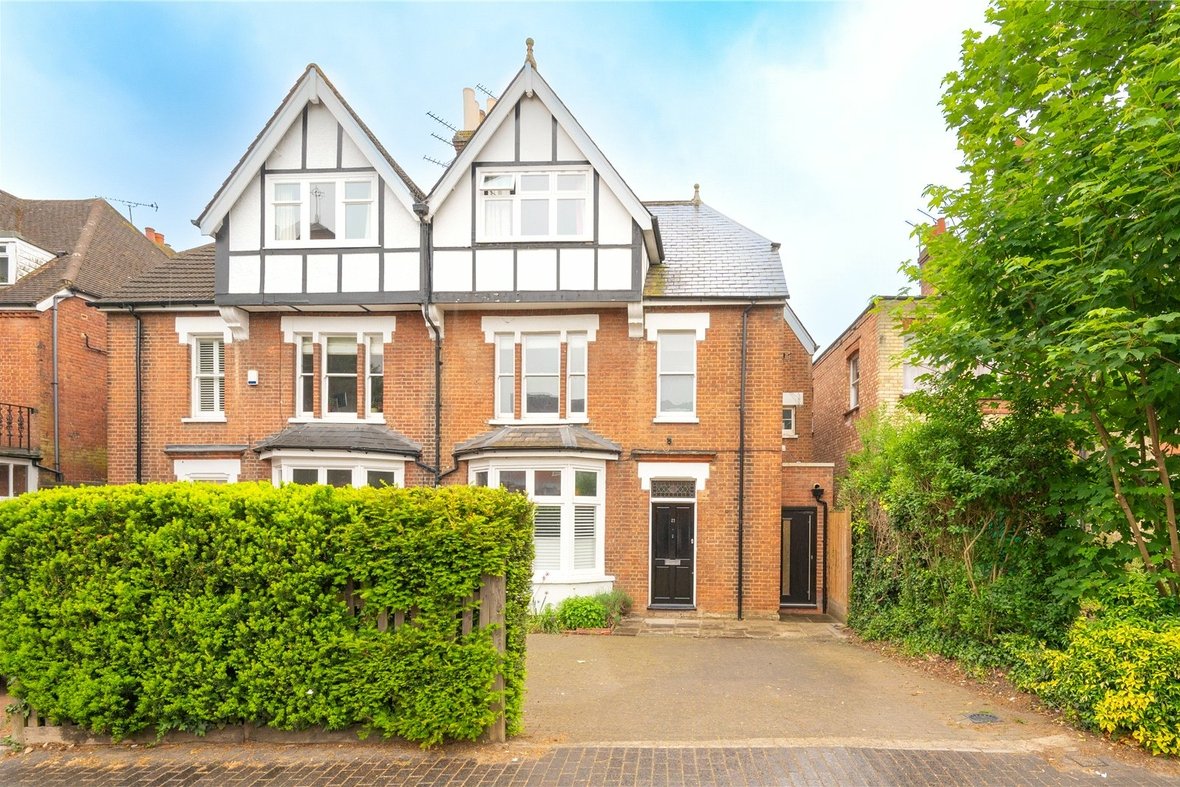 6 Bedroom House For SaleHouse For Sale in Beaconsfield Road, St. Albans, Hertfordshire - View 1 - Collinson Hall