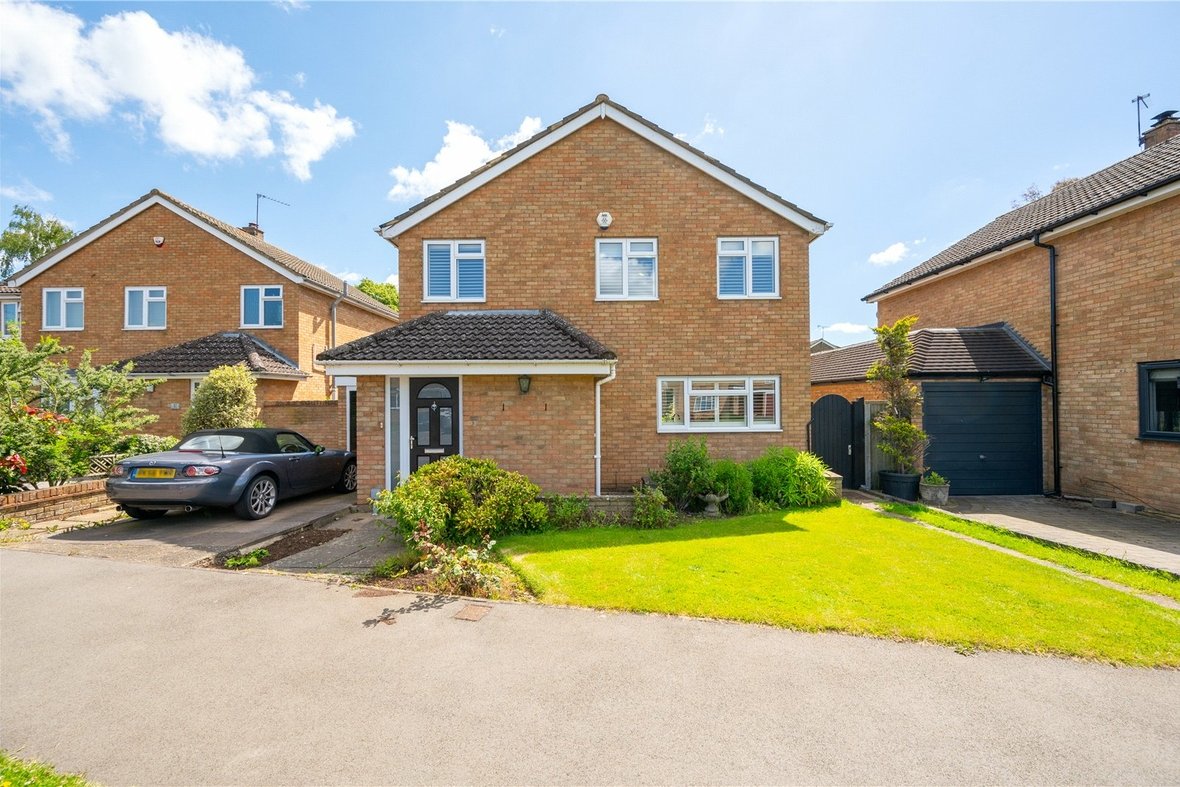 4 Bedroom House For SaleHouse For Sale in Hawthorn Way, St. Albans, Hertfordshire - View 1 - Collinson Hall