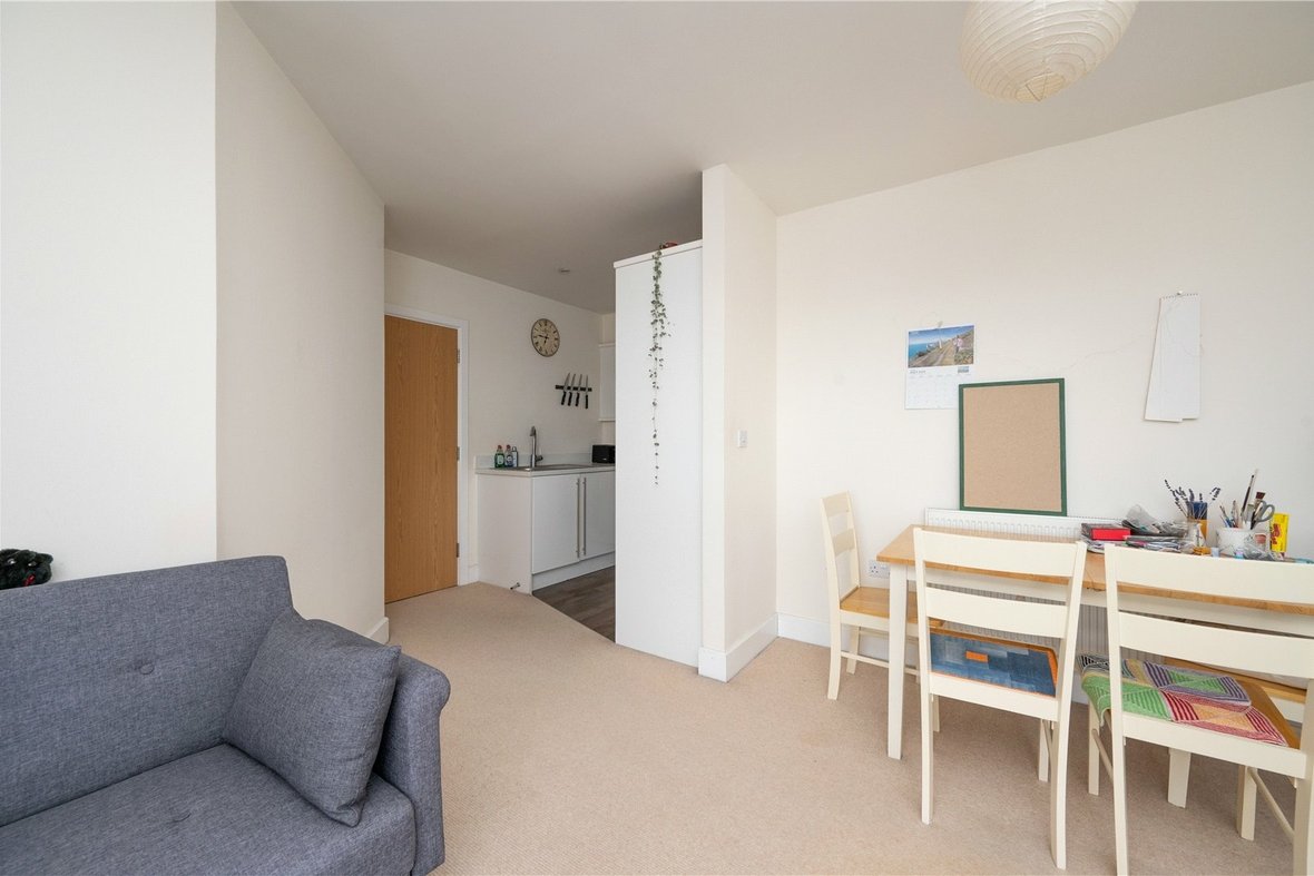 2 Bedroom Apartment Let AgreedApartment Let Agreed in Charrington Place, St. Albans, Hertfordshire - View 8 - Collinson Hall