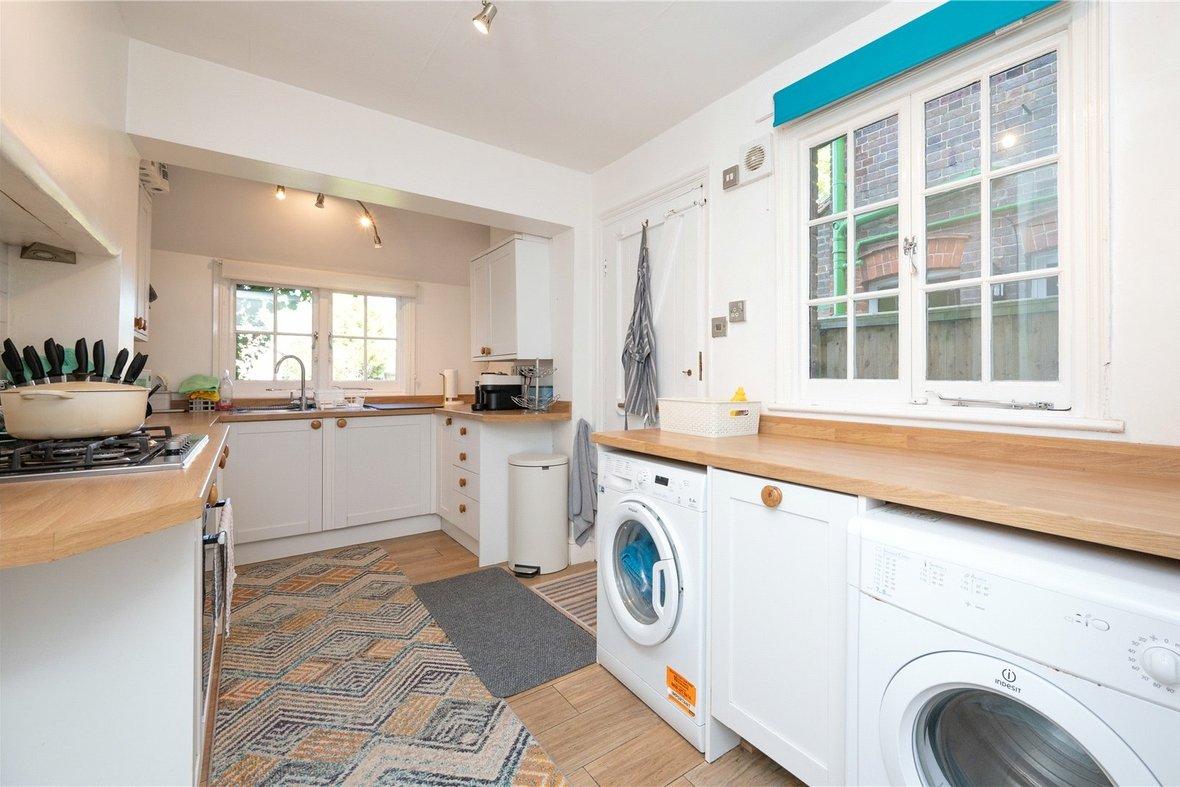 2 Bedroom House To LetHouse To Let in Childwick Green, Childwickbury, St. Albans - View 3 - Collinson Hall